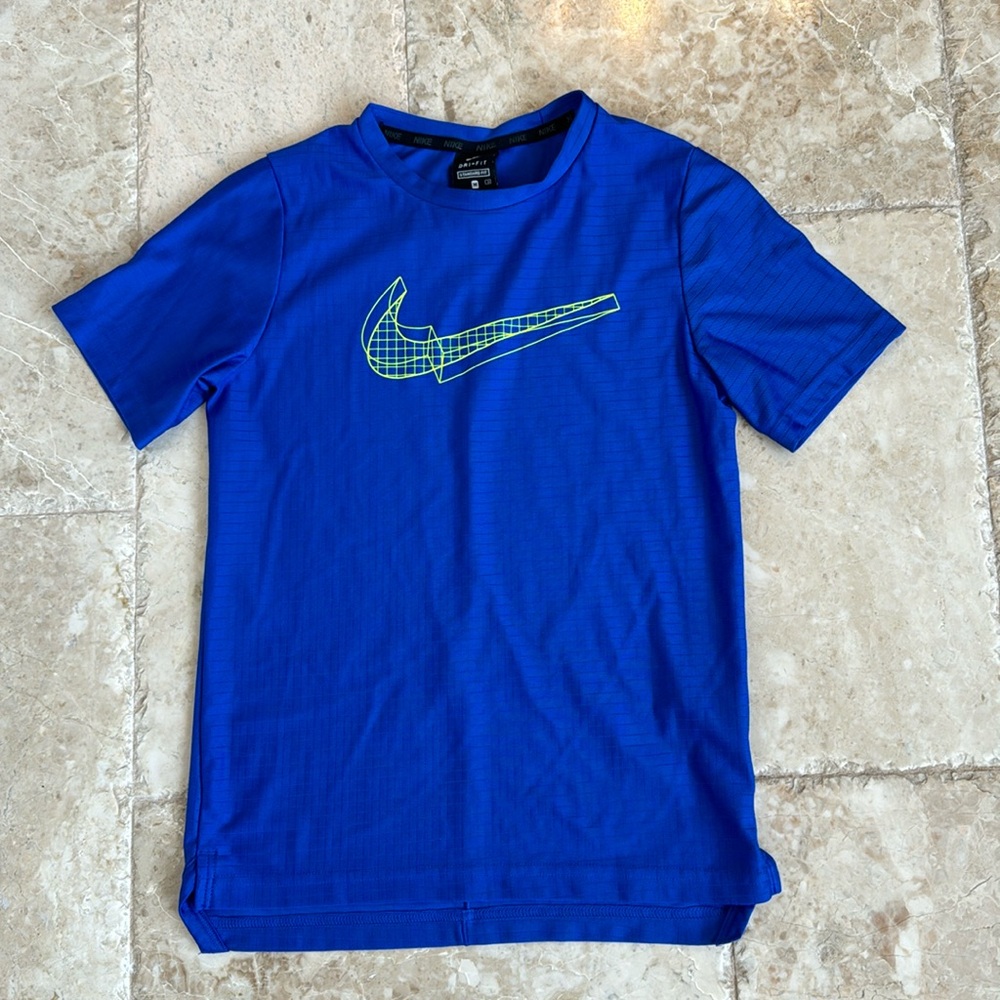 Nike Dri-Fit Boys Medium Shirt